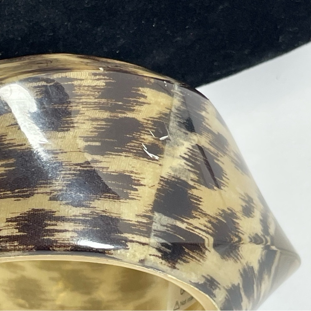 KATE SPADE IKAT RESIN POP ART LEOPARD BANGLE CUFF - Picture 9 of 13
